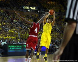 Michigan vs Indiana university basketball game 2013 photography by robbie small